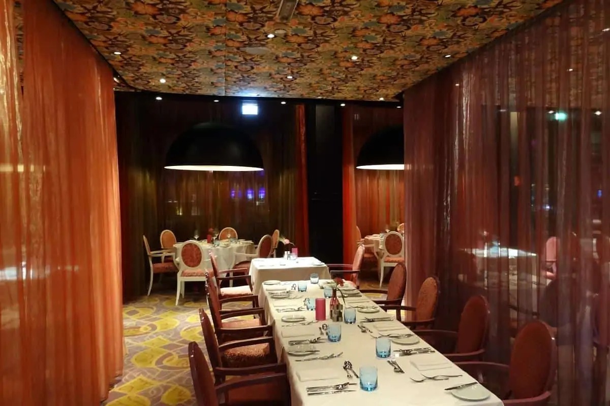 Goldenpathforges stilige restauranthall